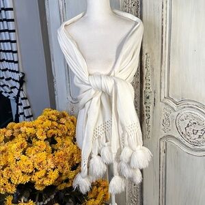 Elegant White Knit Scarf with Tassels